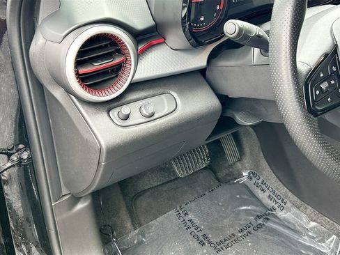 Used 2025 Chevrolet Trax RS FWD image 7