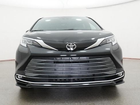 New 2026 Toyota Sienna Limited FWD image 31