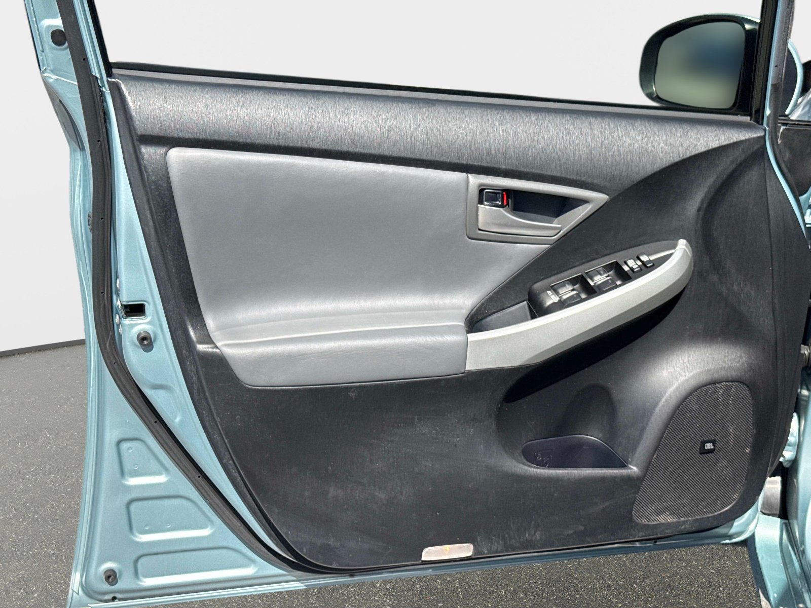 Used 2015 Toyota Prius Five w/ Advanced Technology Package FWD image 17