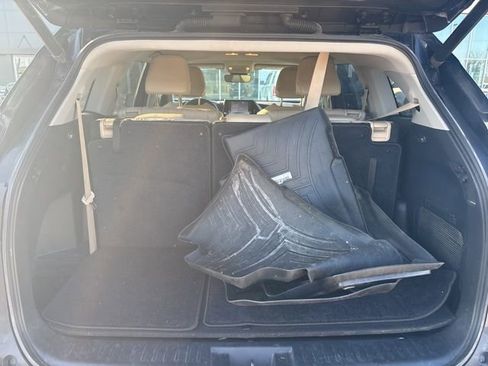 Used 2021 Toyota Highlander XLE image 11