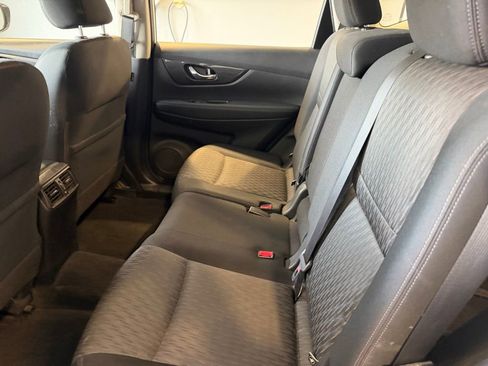 Used 2017 Nissan Rogue S image 9