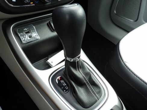 Used 2019 Jeep Compass Latitude w/ Popular Equipment Group FWD image 22
