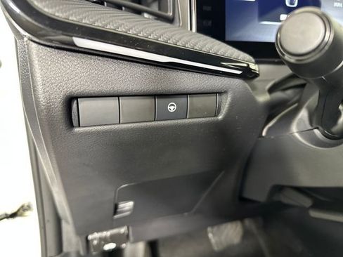 Certified 2025 Nissan Kicks SR image 19