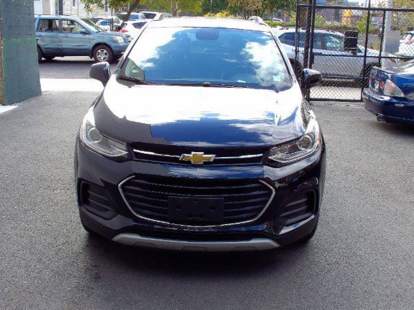 Used 2021 Chevrolet Trax LT w/ LT Convenience Package AWD/4WD image 2