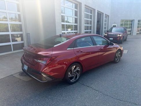 Used 2025 Hyundai Elantra SEL FWD image 2