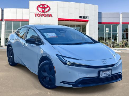 Used 2023 Toyota Prius LE image 1