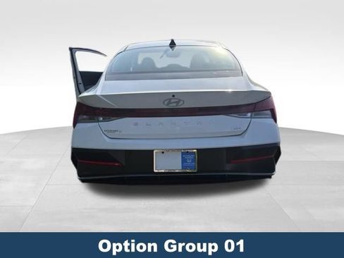 Used 2025 Hyundai Elantra Limited FWD image 9