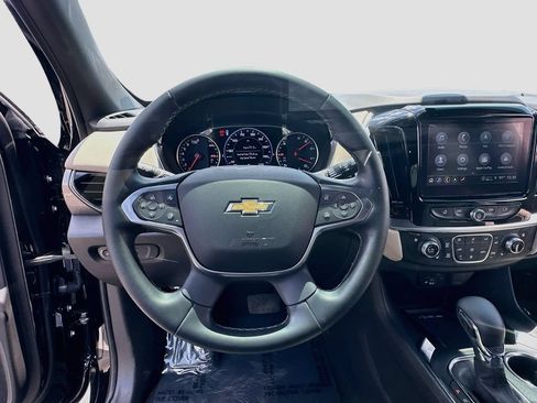 Used 2023 Chevrolet Traverse Premier FWD image 11