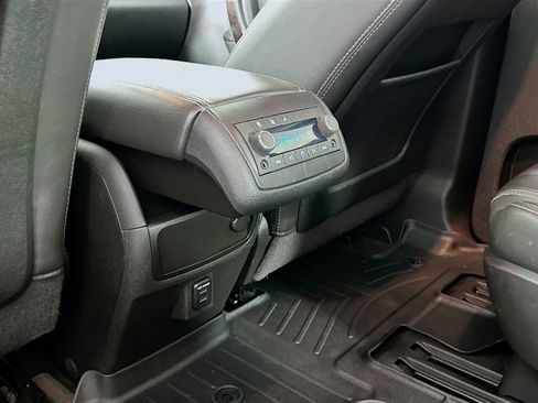 Used 2015 Chevrolet Traverse LTZ AWD/4WD image 30