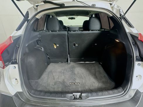 Used 2019 Nissan Kicks SV FWD image 27