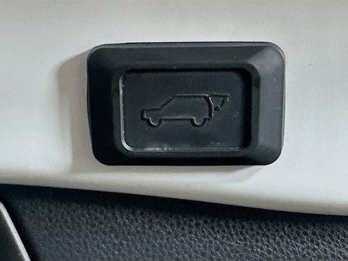 Used 2019 Toyota RAV4 Limited AWD/4WD image 31