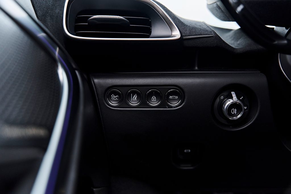 Used 2025 McLaren Artura Spider RWD image 55