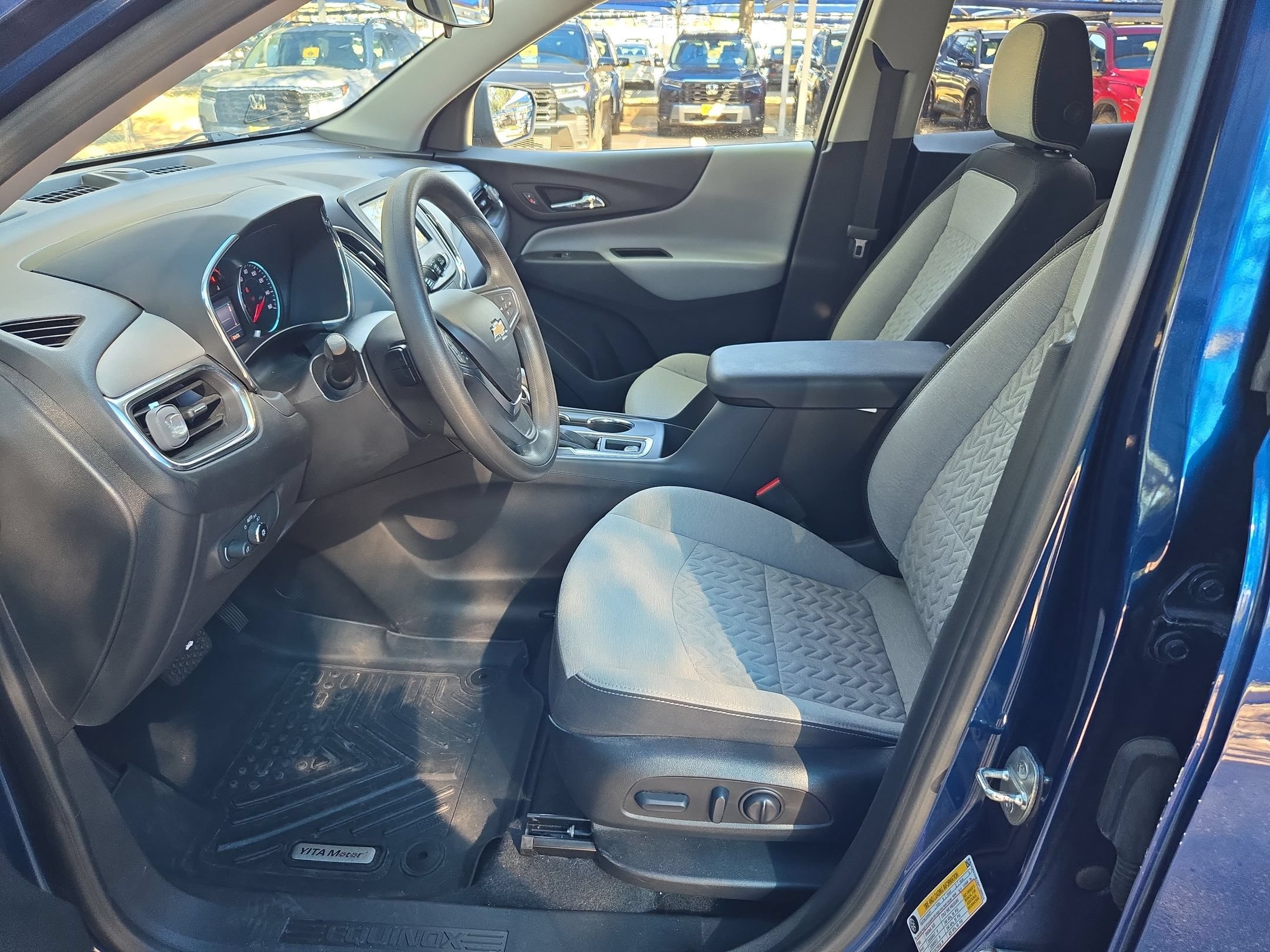 Used 2023 Chevrolet Equinox LS w/ LS Convenience Package FWD image 9
