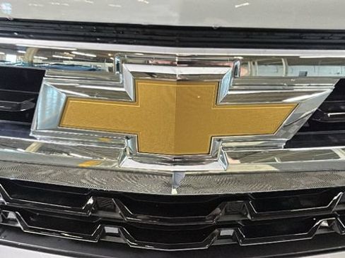 Used 2023 Chevrolet Silverado 1500 LT AWD/4WD image 8