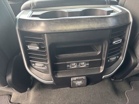 Used 2022 RAM 1500 4x4 Crew Cab image 25
