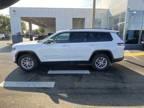 Used 2023 Jeep Grand Cherokee L Laredo image 5