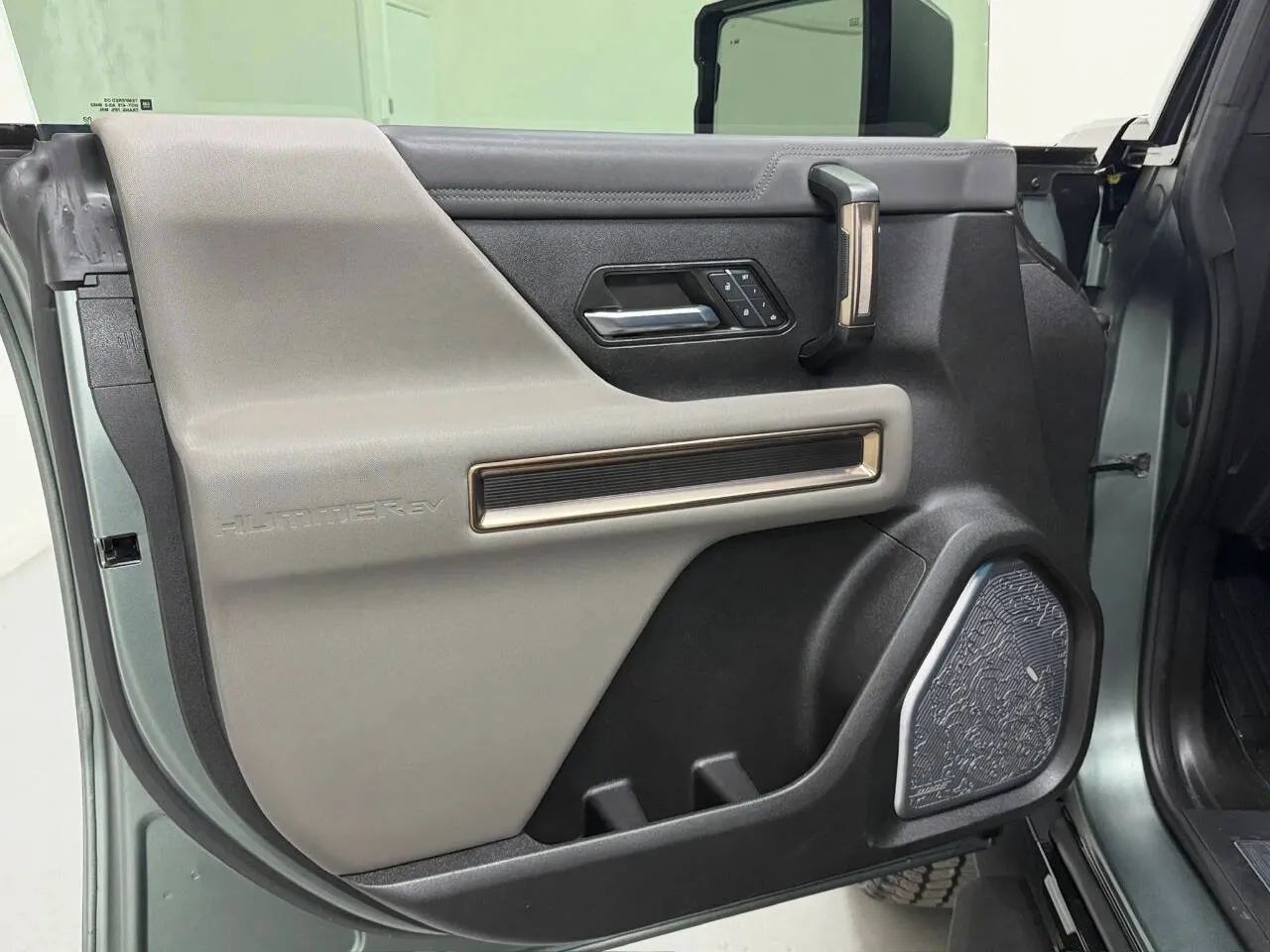 Used 2024 GMC Hummer EV 3X w/ LPO, Cargo Utility Package AWD/4WD image 19
