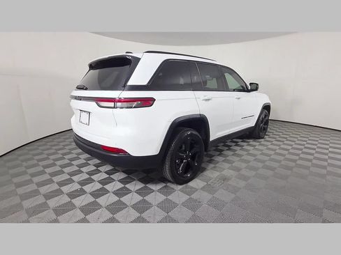 Used 2023 Jeep Grand Cherokee Altitude RWD image 38