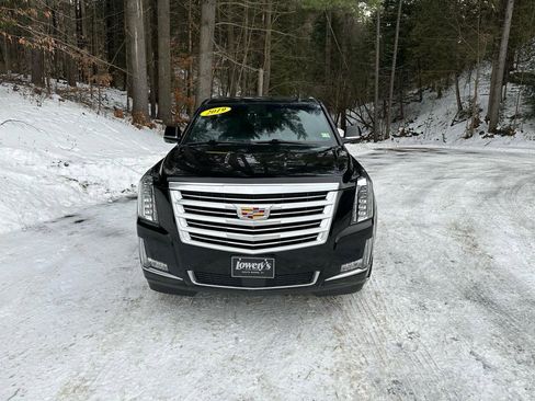 Used 2019 Cadillac Escalade Platinum image 2