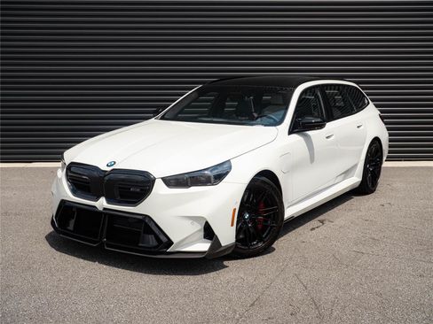 Used 2026 BMW M5 Touring w/ M Driver's Package AWD/4WD image 1