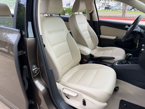 Used 2014 Volkswagen Jetta SE FWD image 10