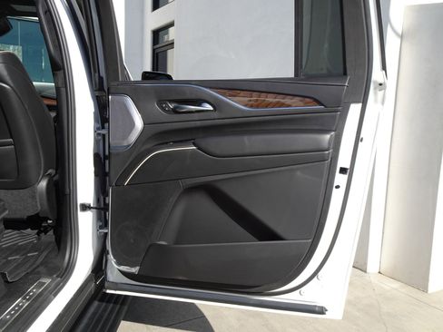 Used 2023 Cadillac Escalade ESV Sport Platinum w/ LPO, ONYX Package image 18