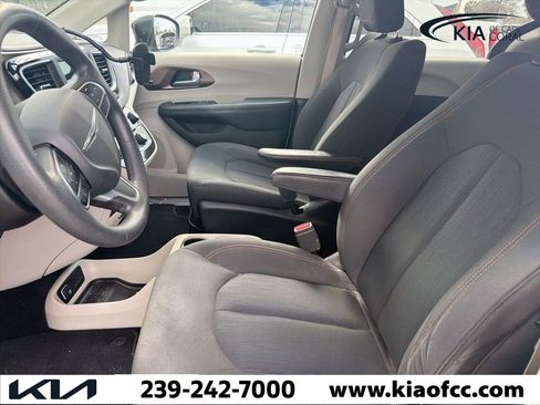 Used 2019 Chrysler Pacifica LX w/ Tire & Wheel Group image 3