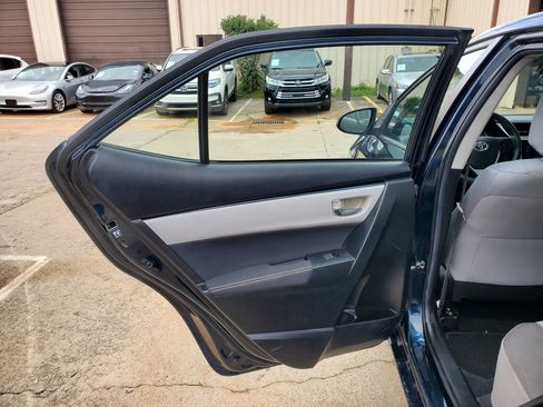 Used 2018 Toyota Corolla LE w/ Carpet Mat Package (TMS) FWD image 26