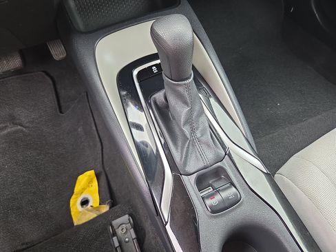 Used 2022 Toyota Corolla LE w/ Carpet Mat Package (TMS) FWD image 26