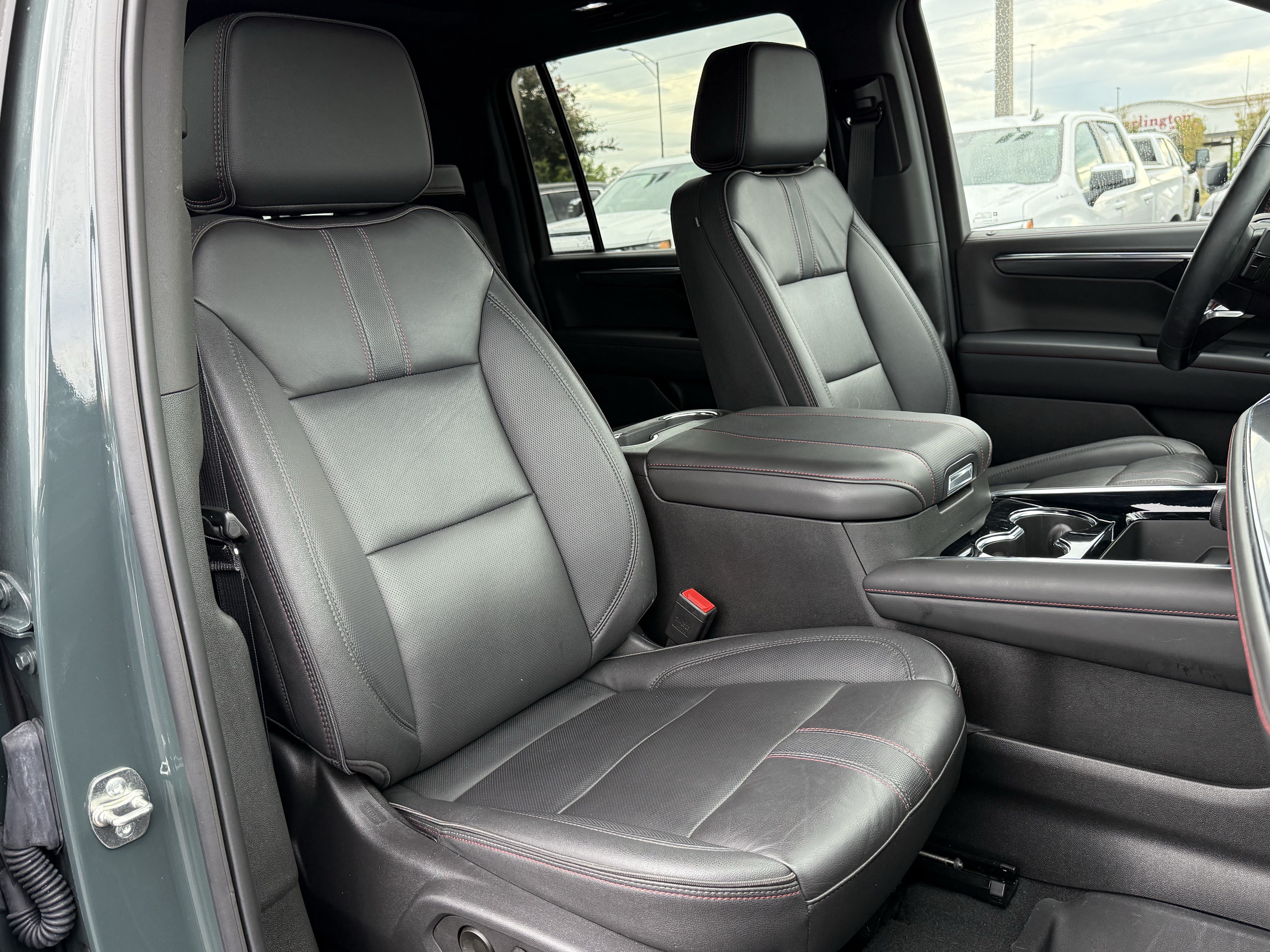 Used 2026 Chevrolet Suburban RST w/ Comfort Package AWD/4WD image 38