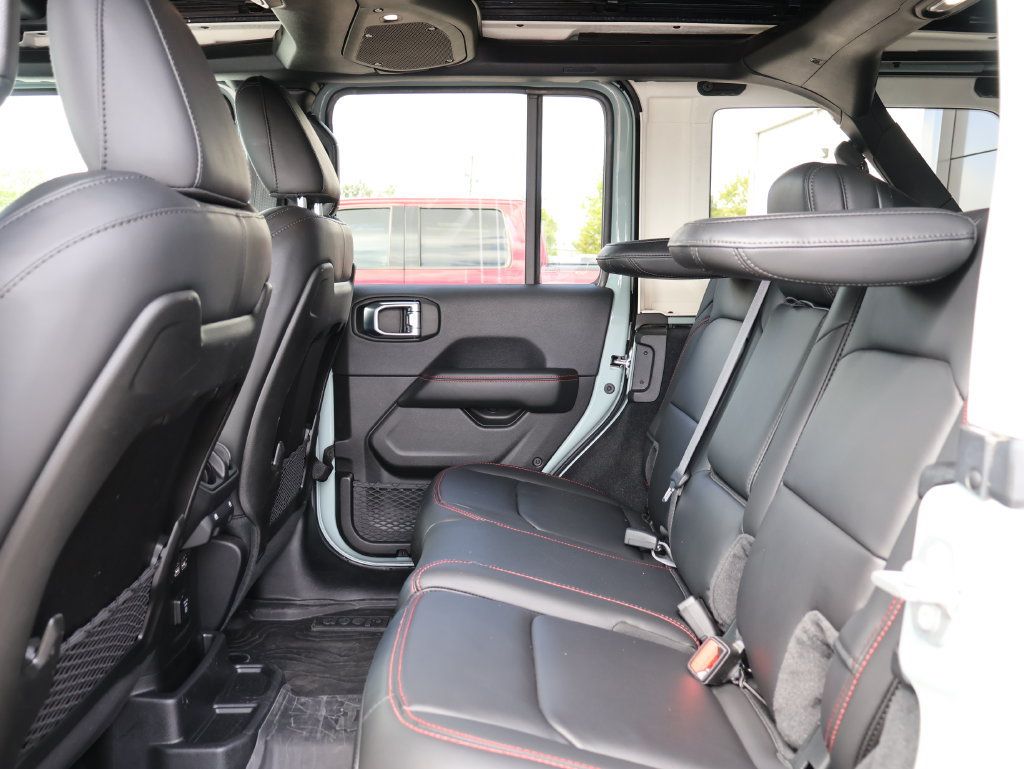 Used 2024 Jeep Wrangler Unlimited Rubicon w/ Technology Group AWD/4WD image 16
