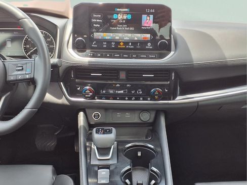 Used 2023 Nissan Rogue SL w/ SL Premium Package FWD image 15