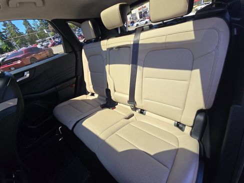 Used 2022 Ford Escape SEL w/ Technology Package FWD image 17