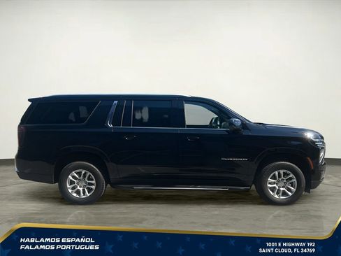Used 2025 Chevrolet Suburban LS RWD image 7