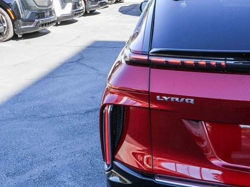 New 2025 Cadillac Lyriq Luxury image 7