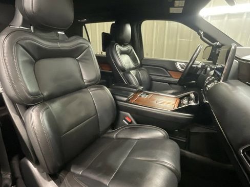 Used 2018 Lincoln Navigator Select image 16