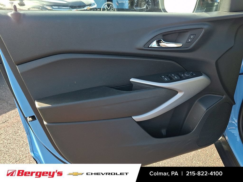 Certified 2024 Chevrolet Trax RS w/ Sunroof Package FWD image 15