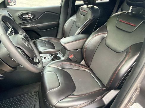 Used 2022 Jeep Cherokee Trailhawk AWD/4WD image 21