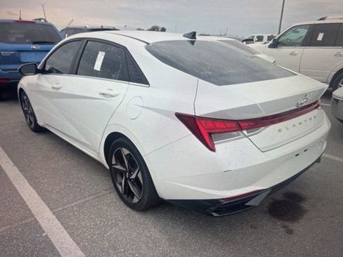 Used 2022 Hyundai Elantra SEL w/ Convenience + Premium Package image 4