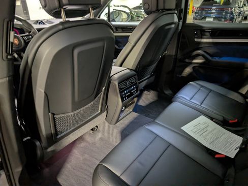 Used 2025 Porsche Cayenne S image 22