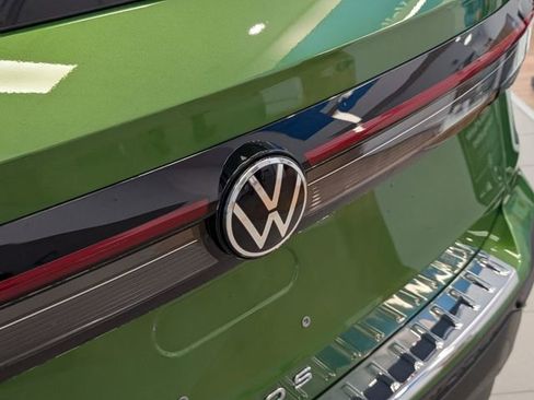 New 2026 Volkswagen Taos SE FWD image 15