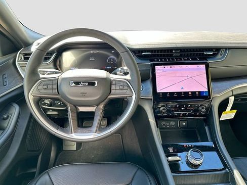 New 2025 Jeep Grand Cherokee Limited w/ Luxury Tech Group II image 25