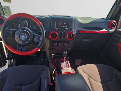 Used 2017 Jeep Wrangler Unlimited Rubicon w/ Connectivity Group AWD/4WD image 10