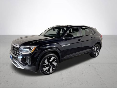 Used 2025 Volkswagen Atlas Cross Sport SE AWD/4WD image 2