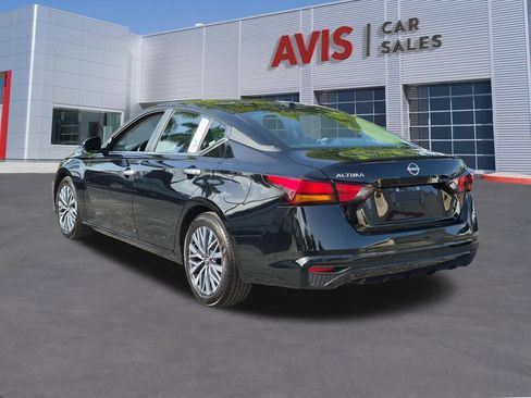 Used 2025 Nissan Altima 2.5 SV FWD image 9