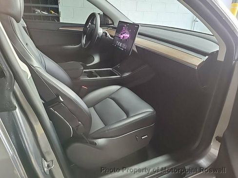 Used 2024 Tesla Model Y Long Range RWD image 2