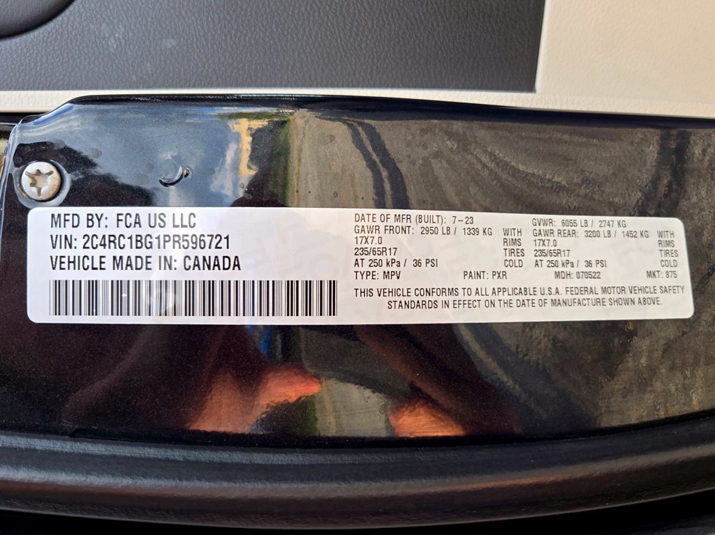 Used 2023 Chrysler Pacifica Touring-L FWD image 31