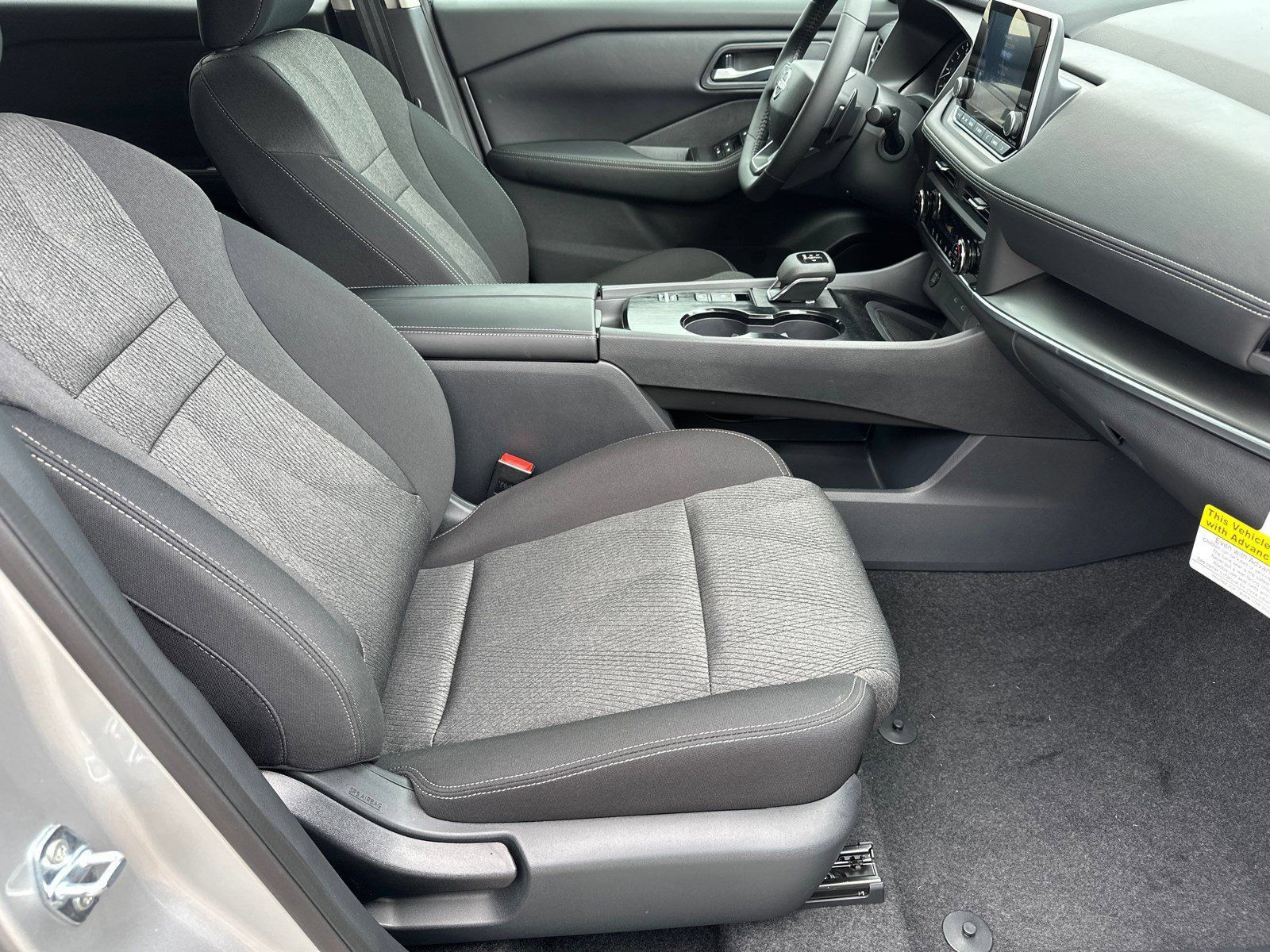 Used 2025 Nissan Rogue SV FWD image 14