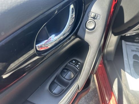 Used 2020 Nissan Rogue Sport SV FWD image 14