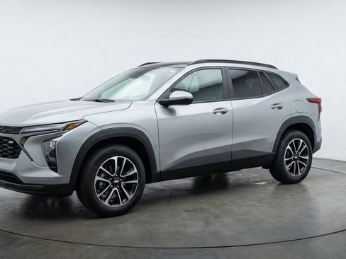 Used 2025 Chevrolet TrailBlazer LT image 3